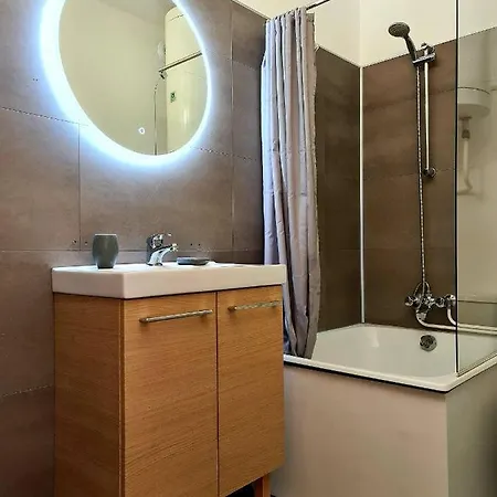 T2 4 Beds-balcony-wifi *