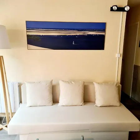 T2 4 Beds-balcony-wifi