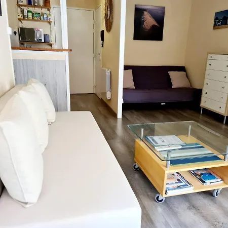 T2 4 Beds-balcony-wifi *